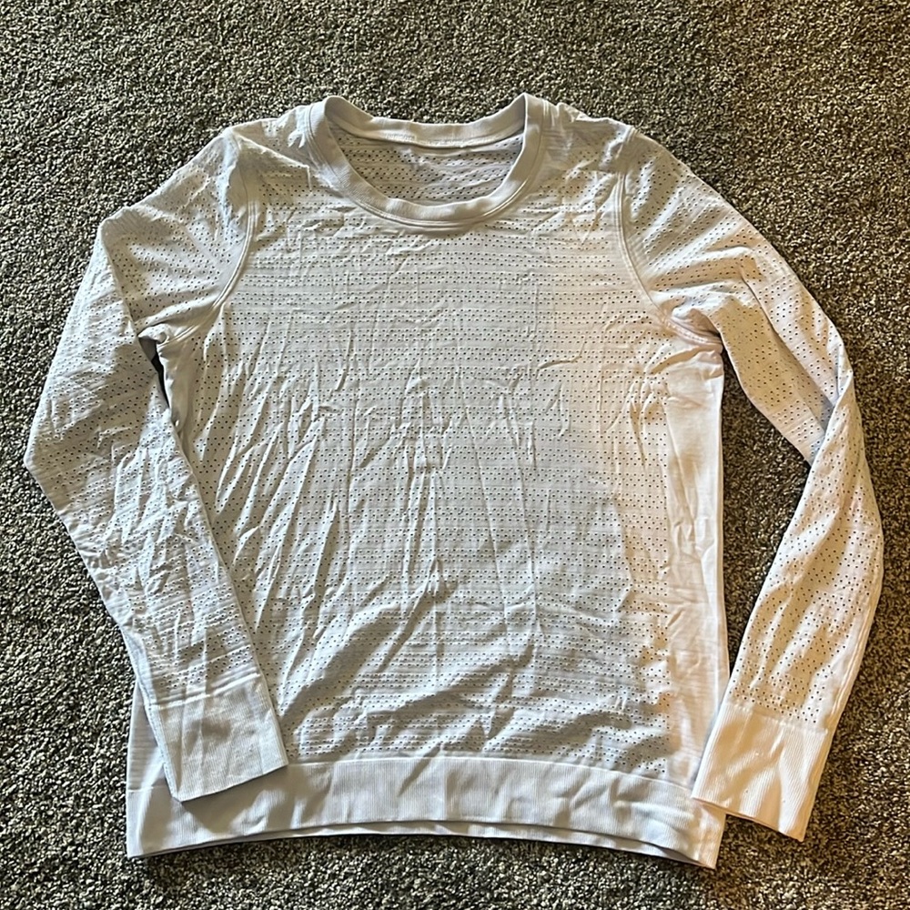 Lululemon white long sleeve layer size 8
